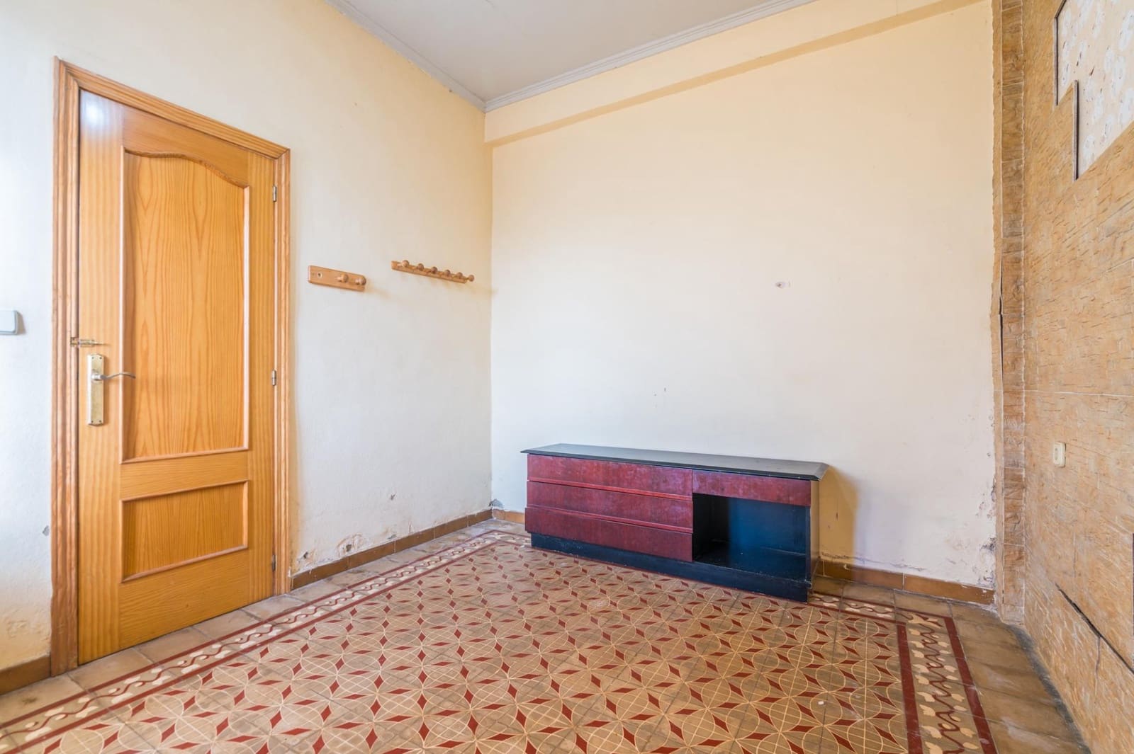 3 slaapkamer Huis te koop in Requena met garage - € 126.000 (Ref: 10180777)