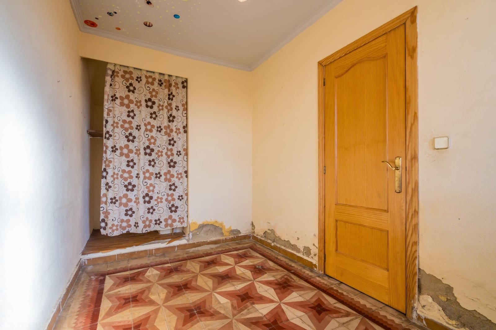 3 slaapkamer Huis te koop in Requena met garage - € 126.000 (Ref: 10180777)