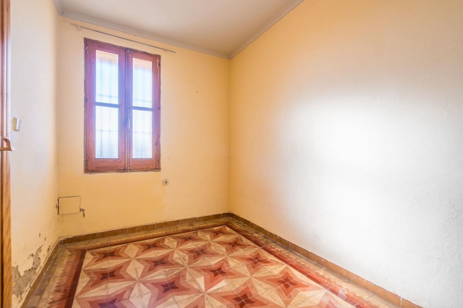 3 slaapkamer Huis te koop in Requena met garage - € 126.000 (Ref: 10180777)