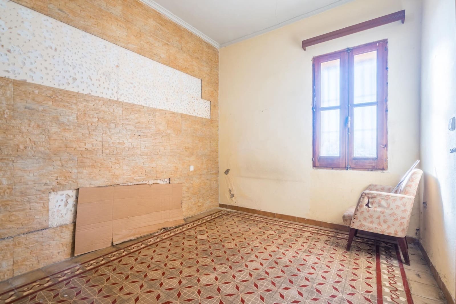 3 slaapkamer Huis te koop in Requena met garage - € 126.000 (Ref: 10180777)