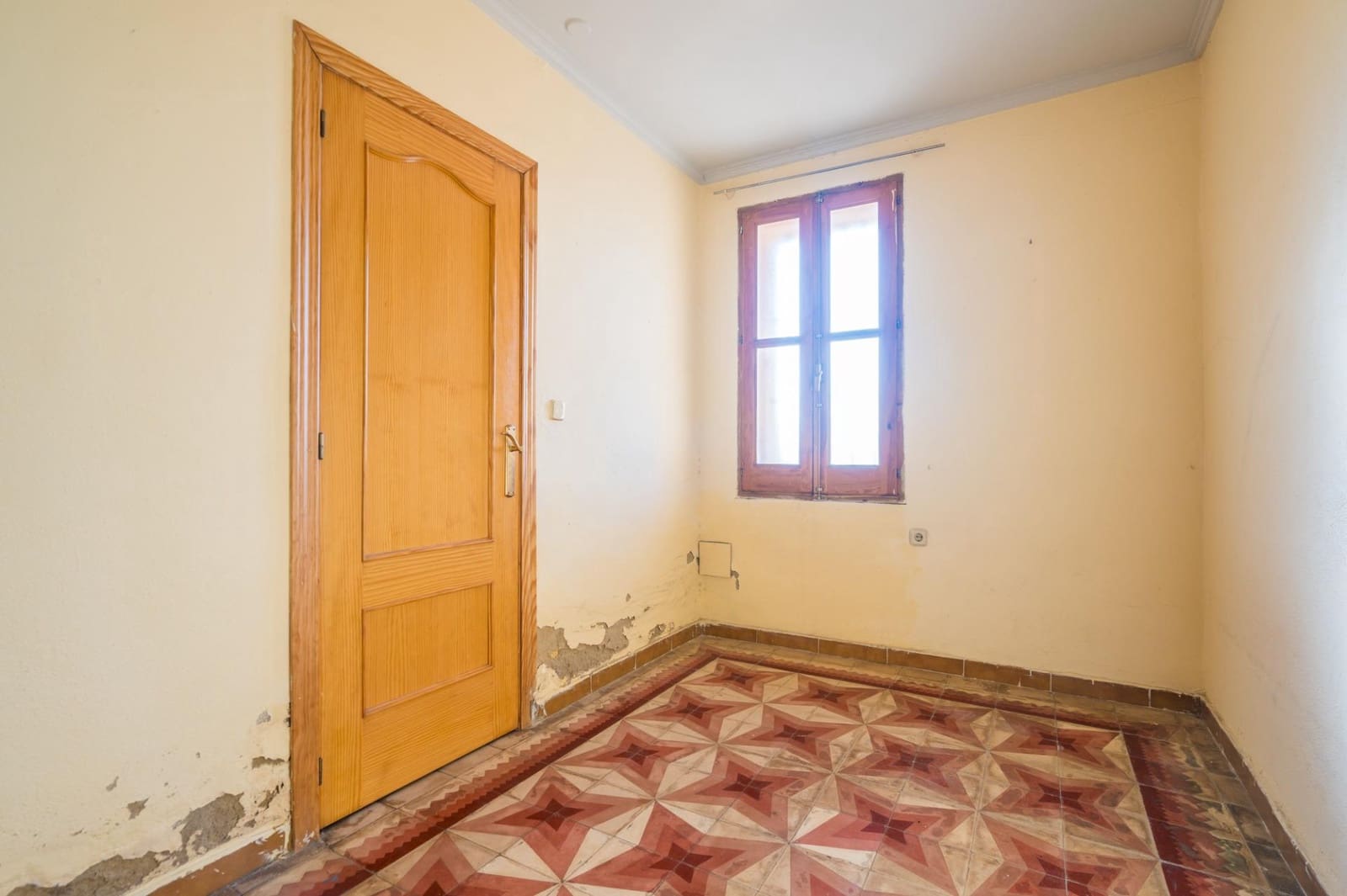 3 slaapkamer Huis te koop in Requena met garage - € 126.000 (Ref: 10180777)