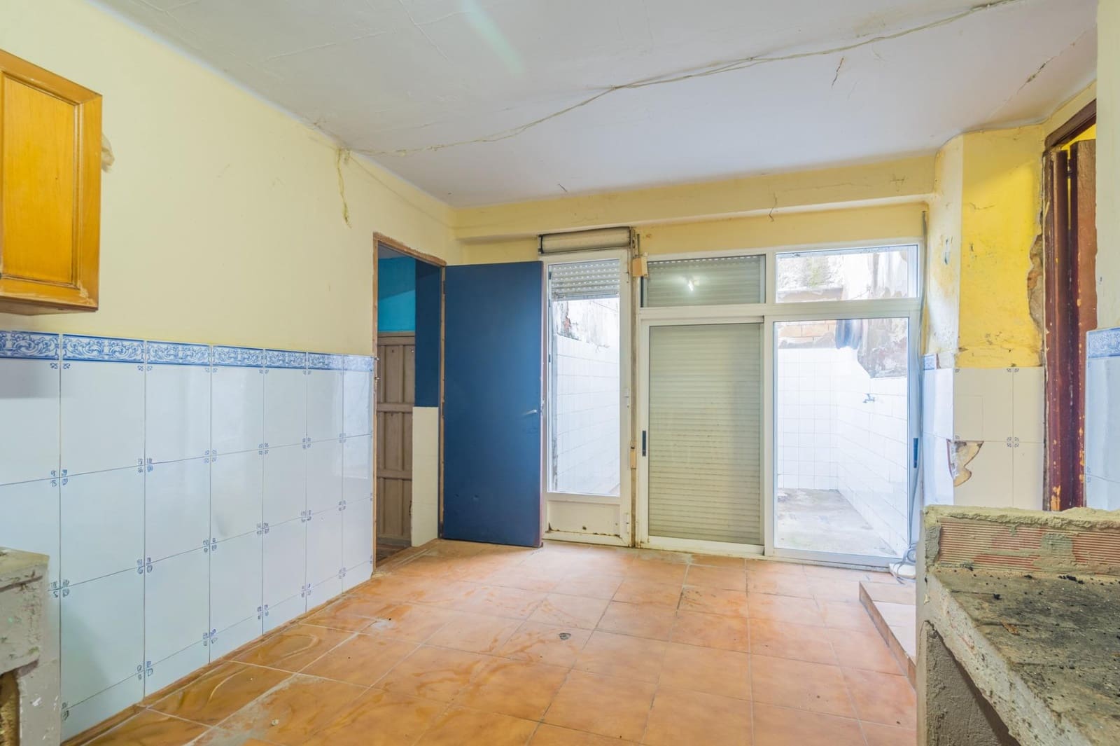 3 slaapkamer Huis te koop in Requena met garage - € 126.000 (Ref: 10180777)