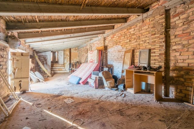 3 slaapkamer Huis te koop in Requena met garage - € 126.000 (Ref: 10180777)