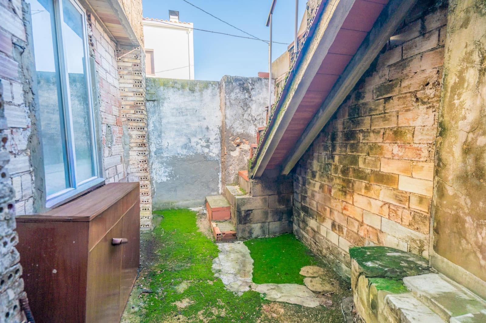 3 slaapkamer Huis te koop in Requena met garage - € 126.000 (Ref: 10180777)