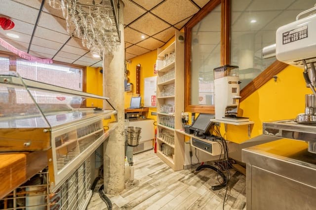 4 makuuhuone Hotelli myytävänä paikassa Anento - 160 000 € (Ref: 8000790)