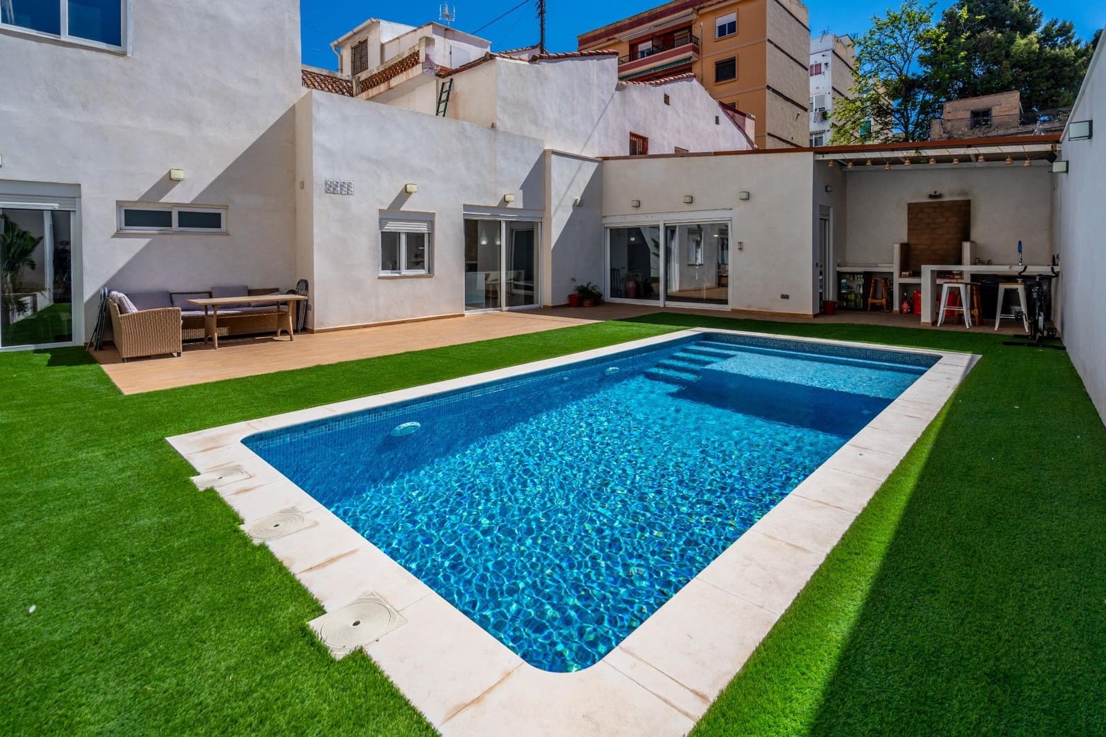 6 soveværelse Villa til salg i Valencia by med swimmingpool garage - € 650.000 (Ref: 8302915)