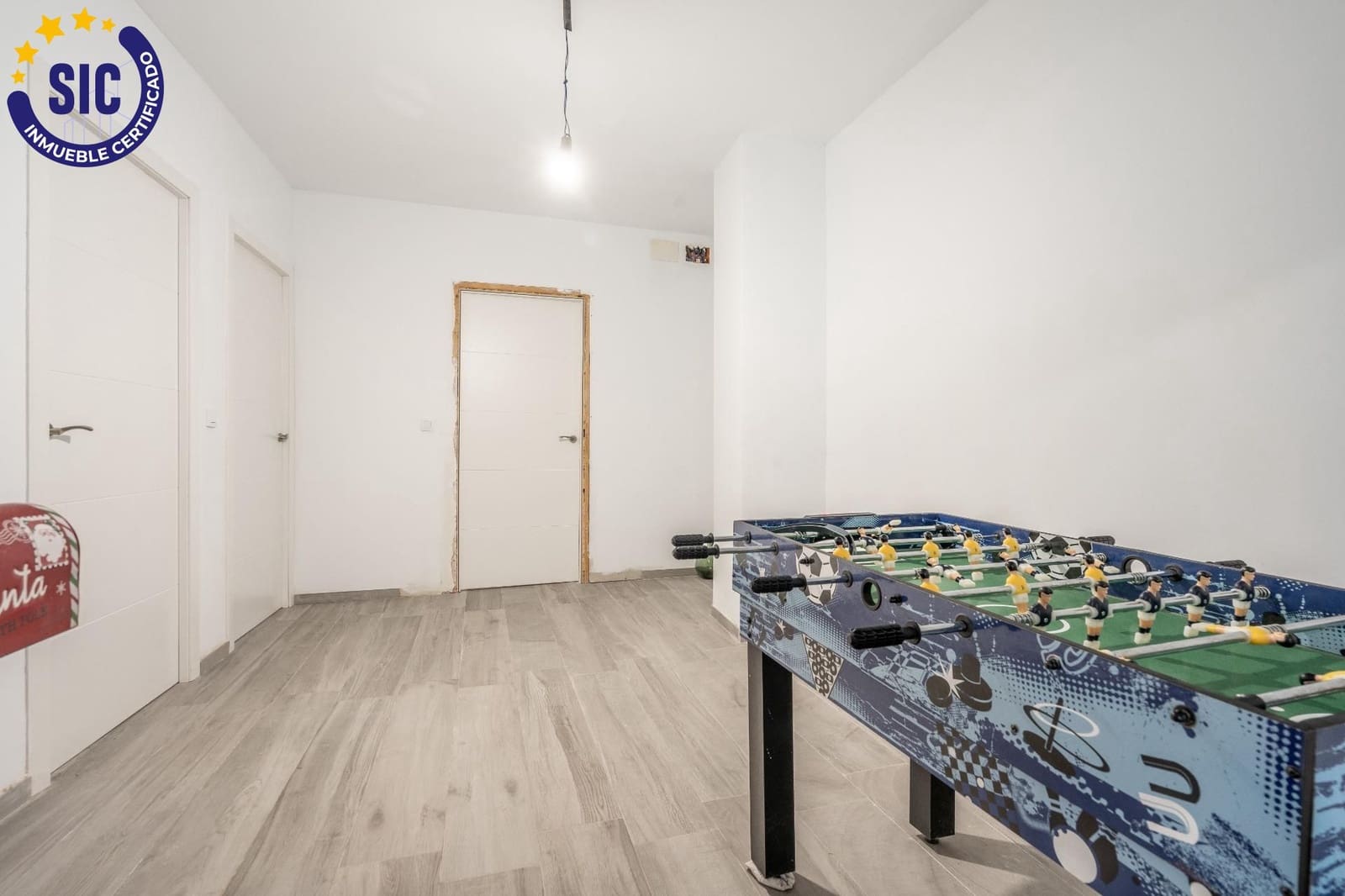 6 makuuhuone Huvila myytävänä paikassa Valencia kaupunki mukana uima-altaan 
autotalli - 600 000 € (Ref: 8302915)