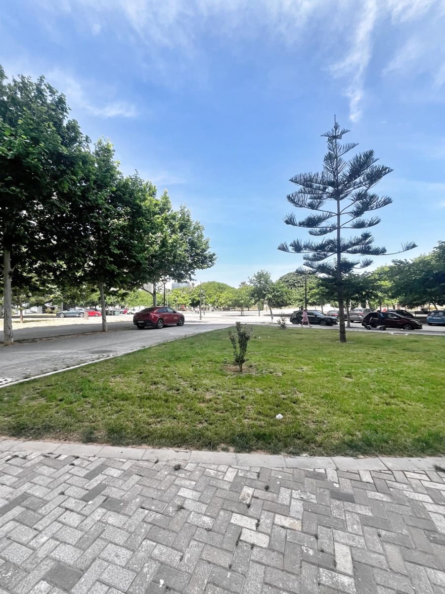 Komercyjne do wynajęcia w Miasto Walencja - 950 € (Ref: 8867113)