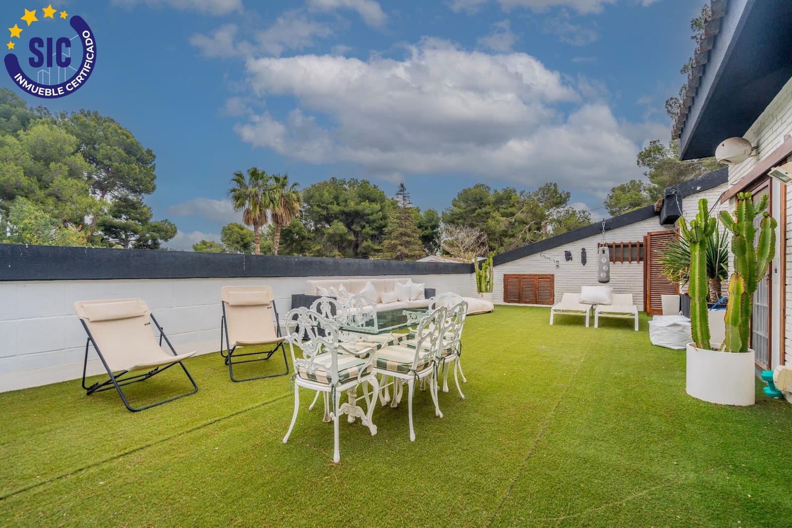 6 slaapkamer Villa te koop in La Canada met zwembad - € 1.000.000 (Ref: 9014416)