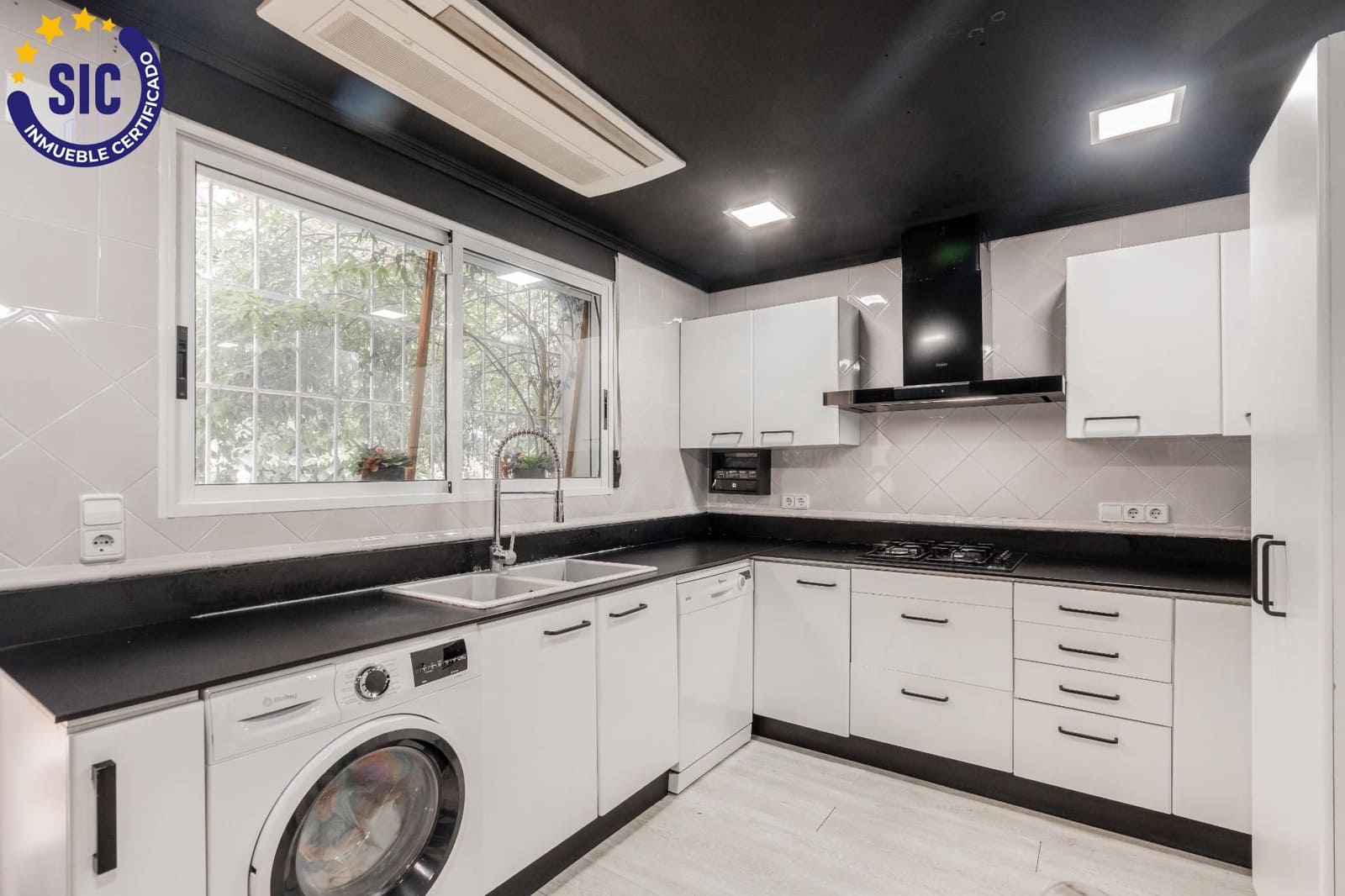 6 slaapkamer Villa te koop in La Canada met zwembad - € 1.000.000 (Ref: 9014416)