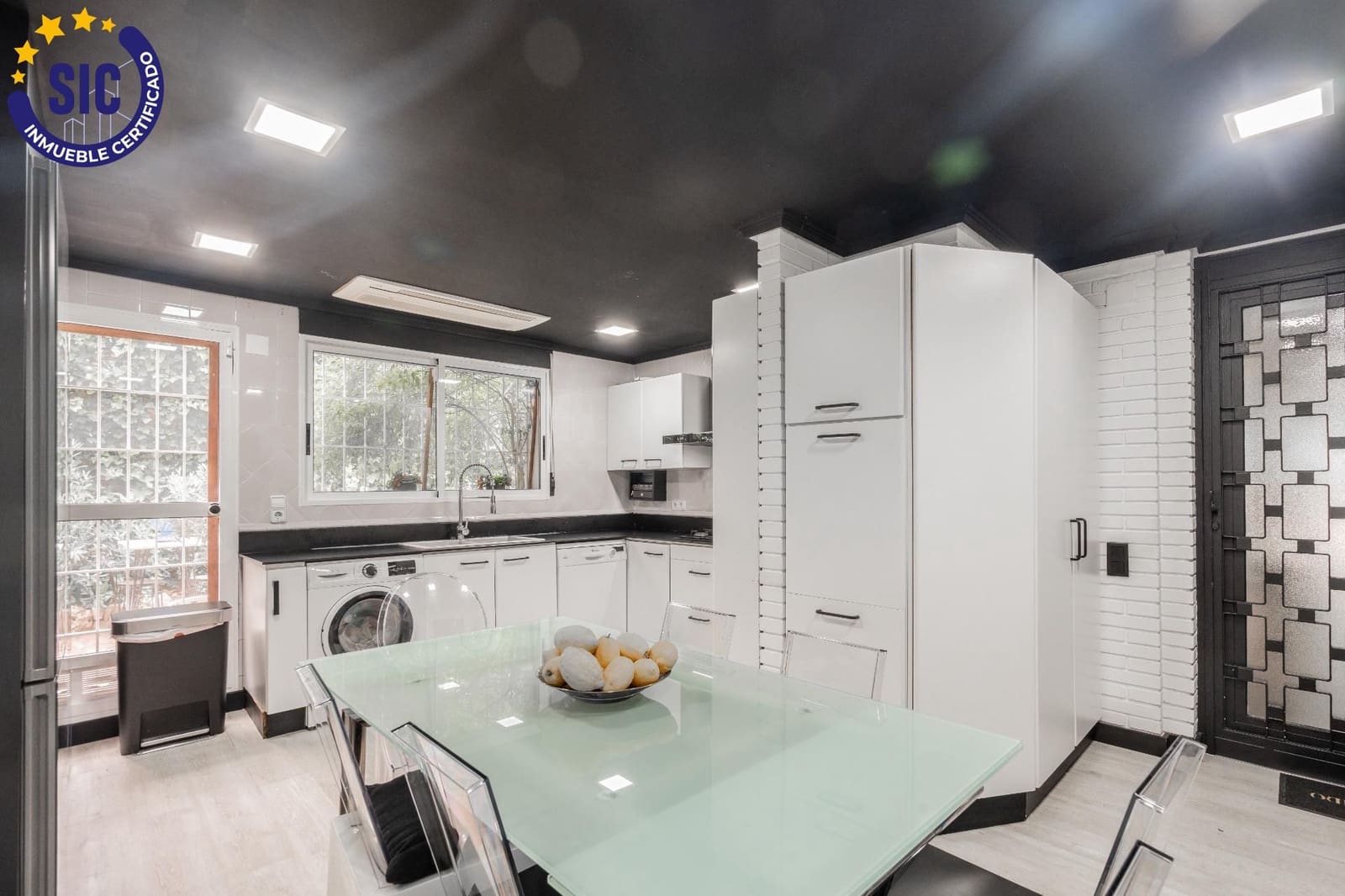 6 slaapkamer Villa te koop in La Canada met zwembad - € 1.000.000 (Ref: 9014416)