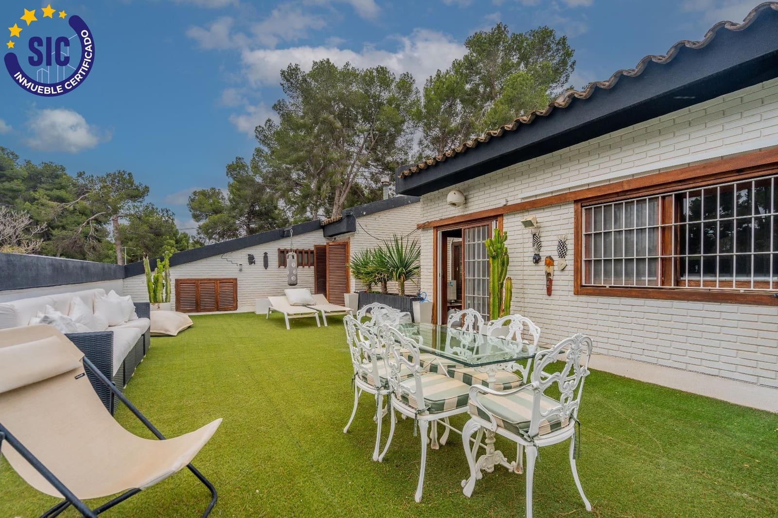 6 slaapkamer Villa te koop in La Canada met zwembad - € 1.000.000 (Ref: 9014416)