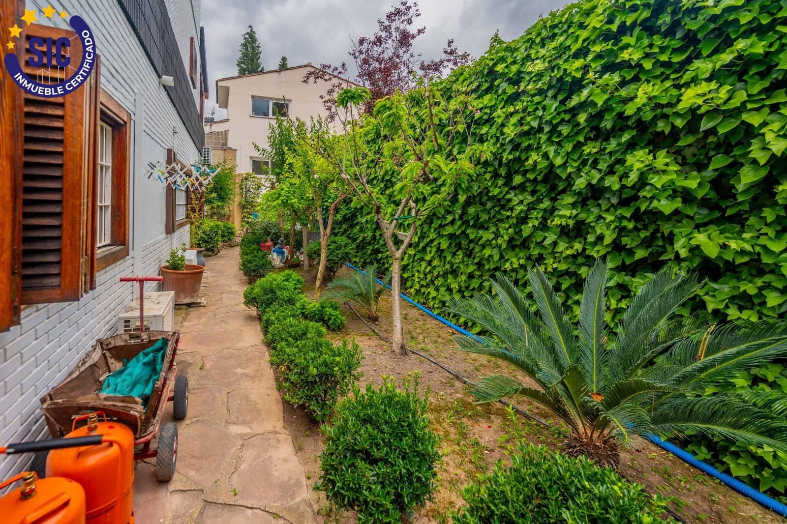 6 slaapkamer Villa te koop in La Canada met zwembad - € 1.000.000 (Ref: 9014416)