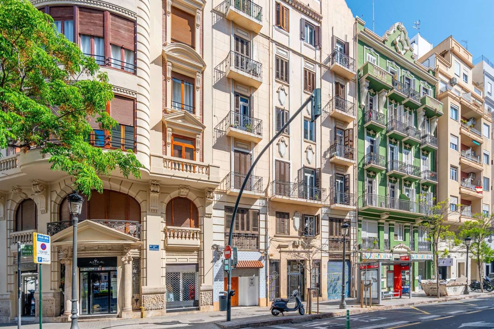 Erhverv til salg i Valencia by - € 280.000 (Ref: 9065357)