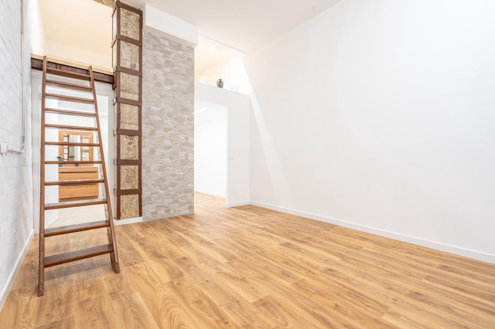 Lejlighed til salg i Valencia by - € 180.000 (Ref: 9200651)