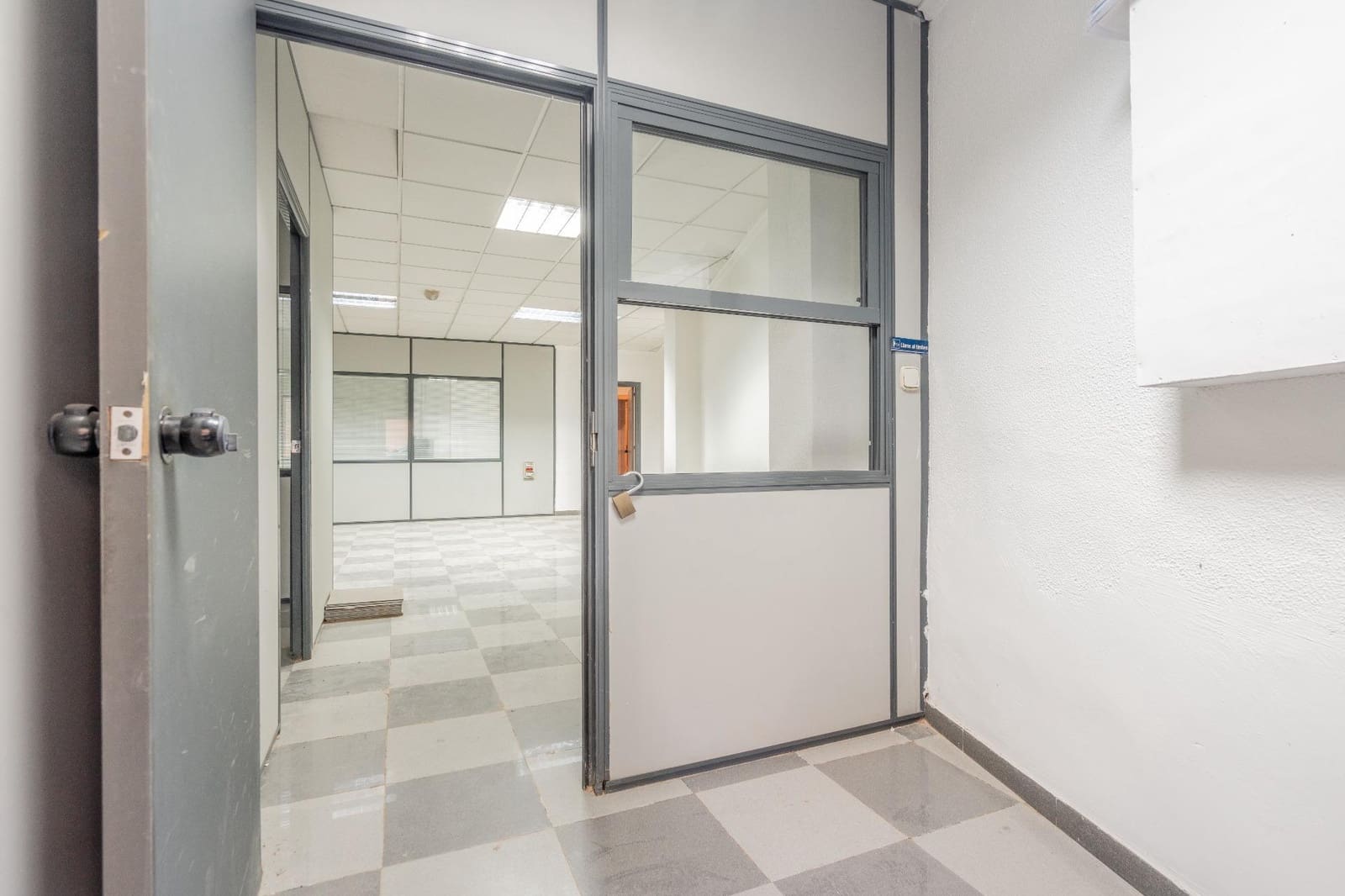 Komercyjne na sprzedaż w Xirivella - 350 000 € (Ref: 9252237)