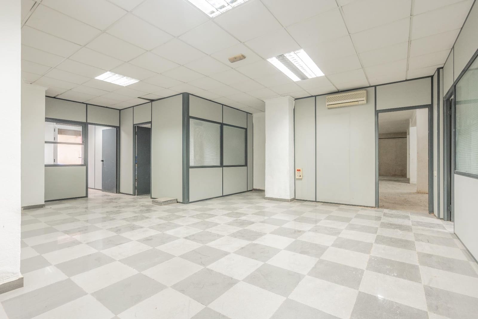 Komercyjne na sprzedaż w Xirivella - 350 000 € (Ref: 9252237)