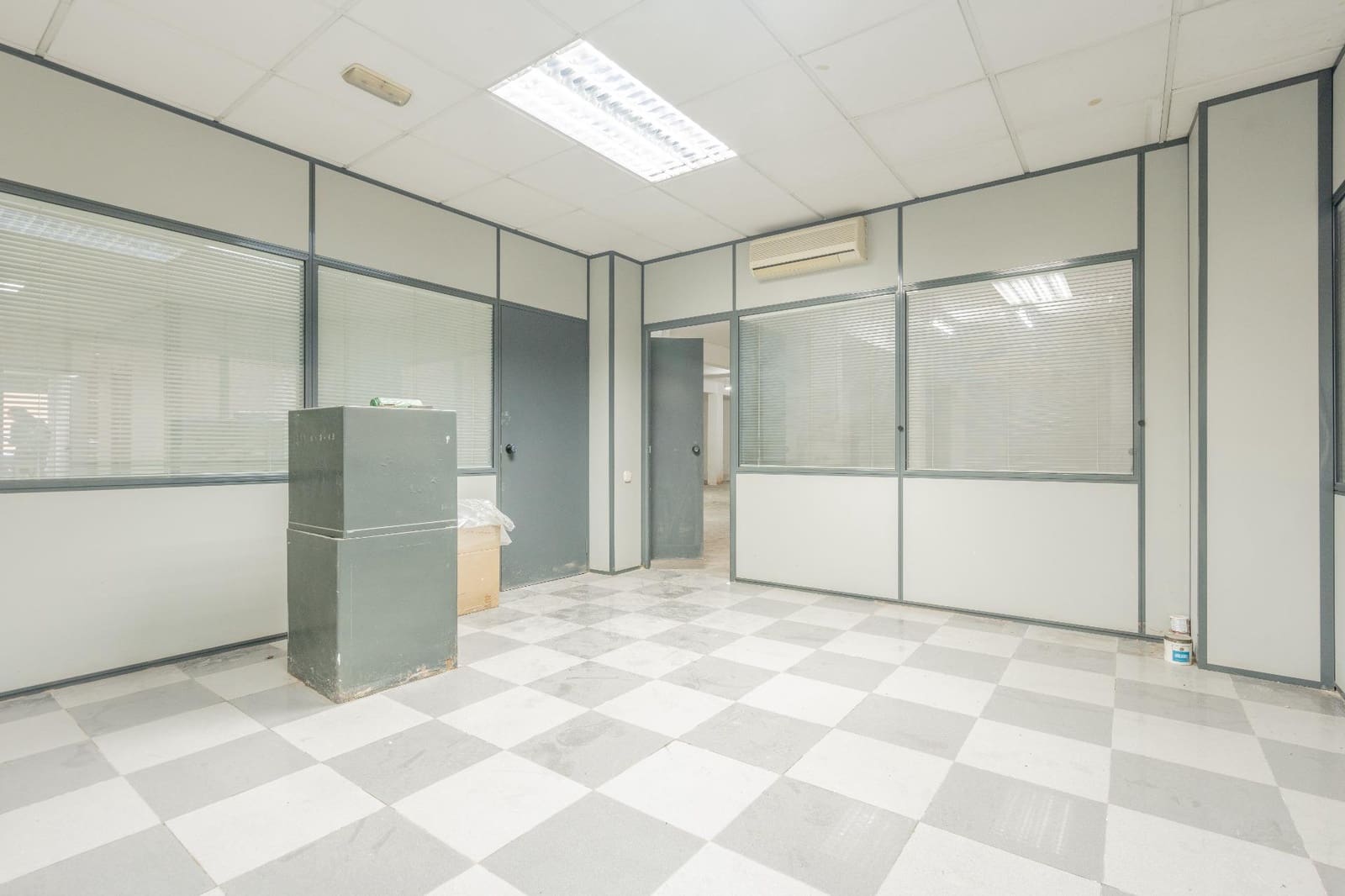 Komercyjne na sprzedaż w Xirivella - 350 000 € (Ref: 9252237)