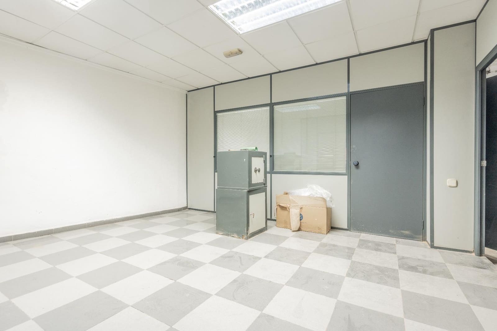 Komercyjne na sprzedaż w Xirivella - 350 000 € (Ref: 9252237)