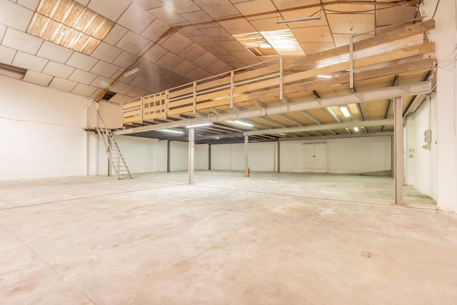 Komercyjne na sprzedaż w Xirivella - 350 000 € (Ref: 9252237)