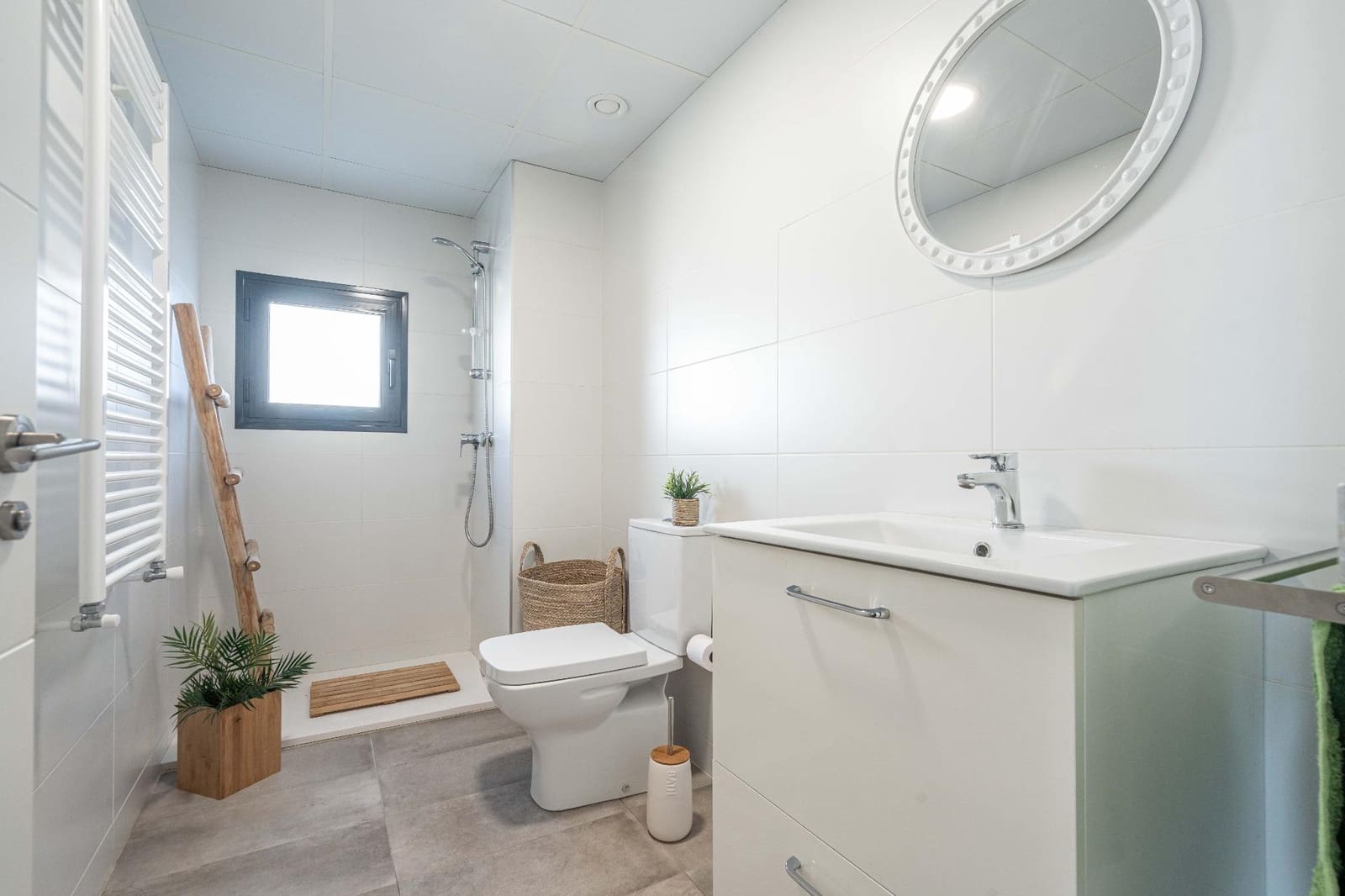 4 soveværelse Semi-Rækkehus til salg i San Antonio de Benageber med swimmingpool garage - € 460.000 (Ref: 9385477)