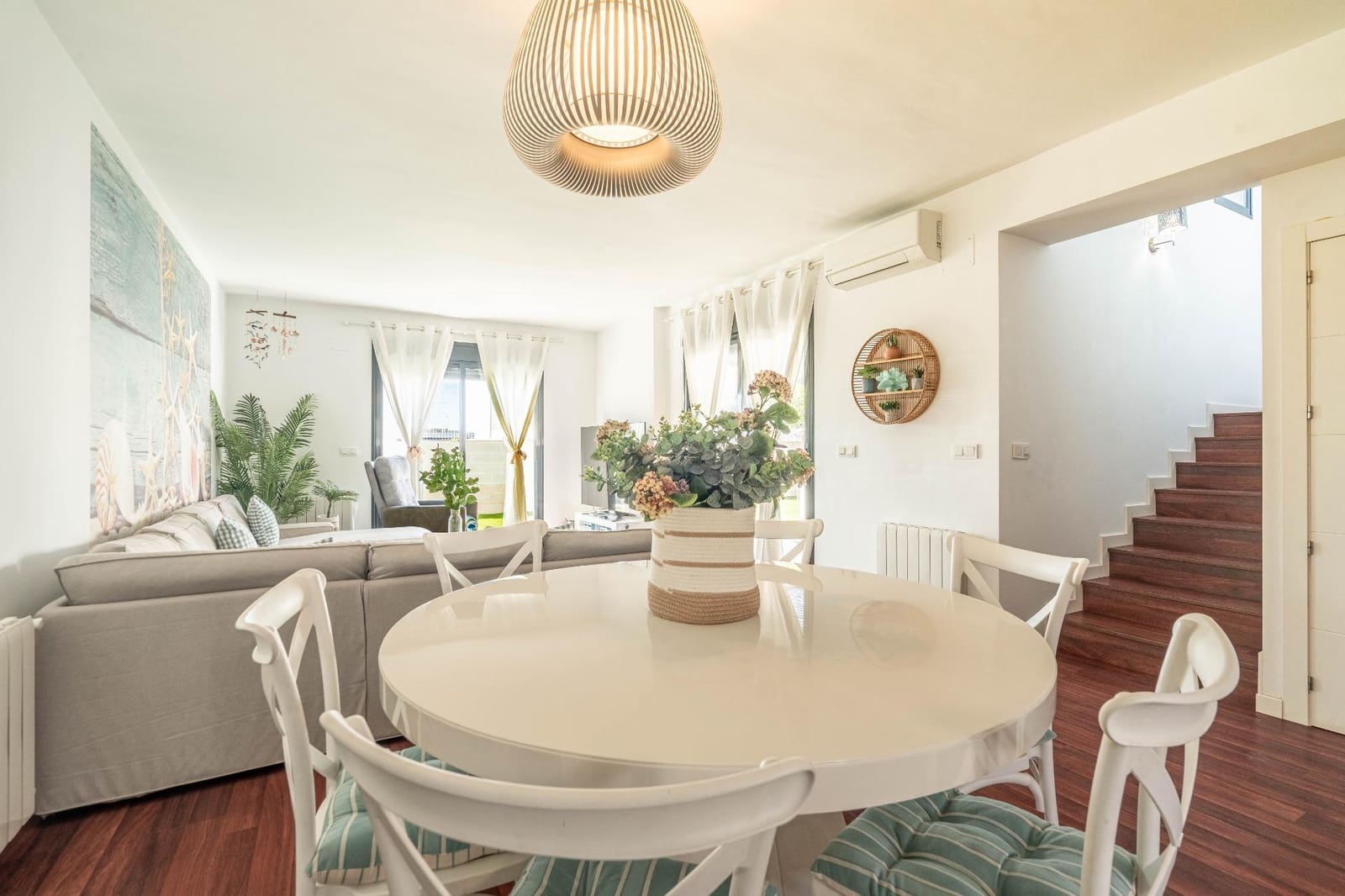 4 soveværelse Semi-Rækkehus til salg i San Antonio de Benageber med swimmingpool garage - € 460.000 (Ref: 9385477)