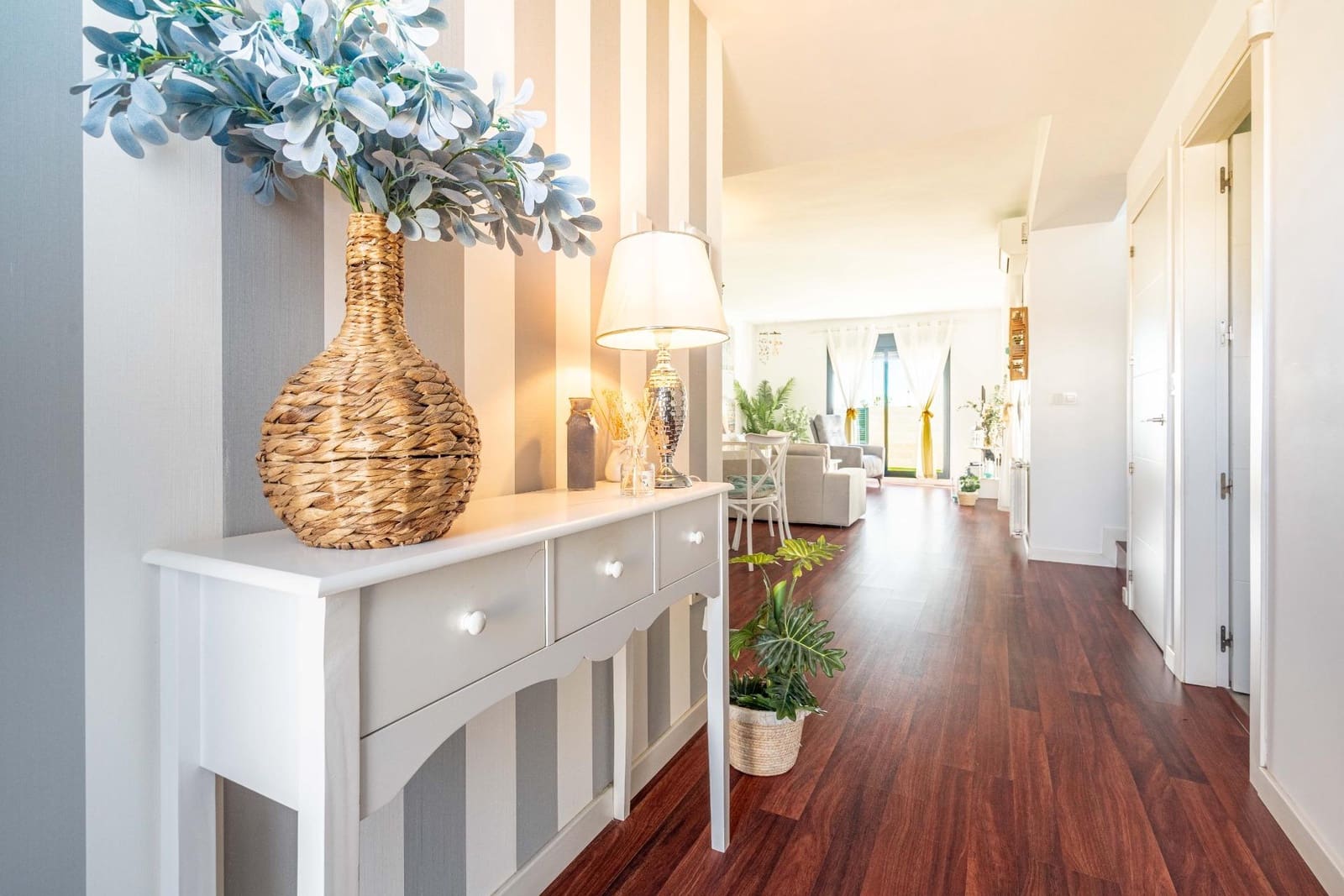 4 soveværelse Semi-Rækkehus til salg i San Antonio de Benageber med swimmingpool garage - € 460.000 (Ref: 9385477)