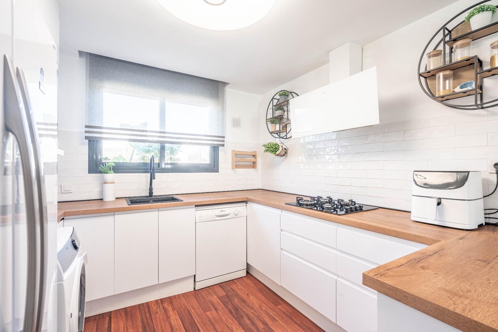 4 soveværelse Semi-Rækkehus til salg i San Antonio de Benageber med swimmingpool garage - € 460.000 (Ref: 9385477)