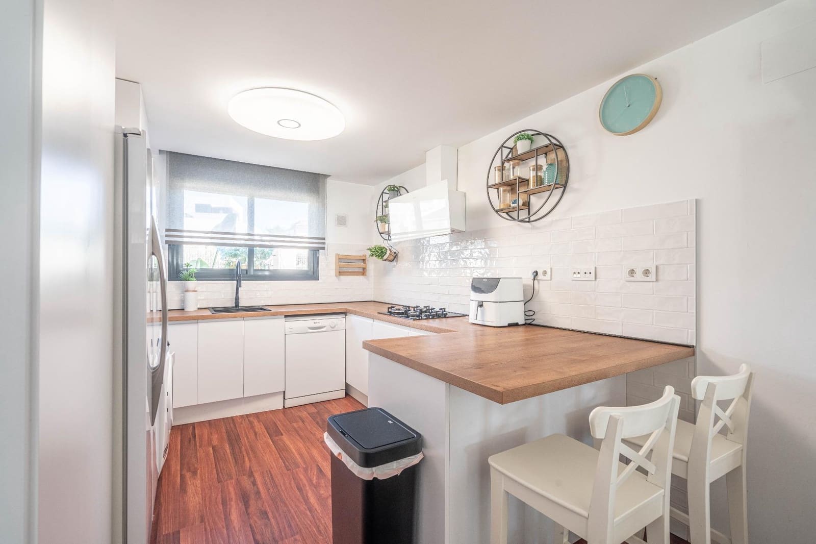 4 soveværelse Semi-Rækkehus til salg i San Antonio de Benageber med swimmingpool garage - € 460.000 (Ref: 9385477)