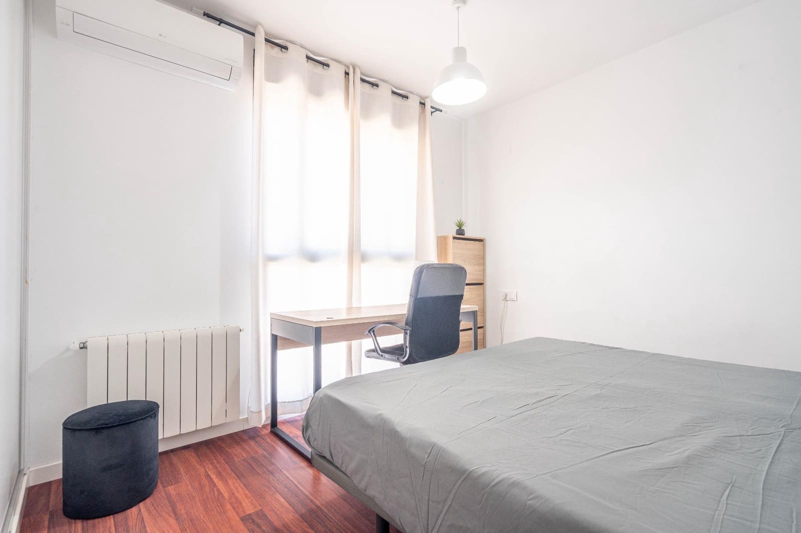 4 soveværelse Semi-Rækkehus til salg i San Antonio de Benageber med swimmingpool garage - € 460.000 (Ref: 9385477)