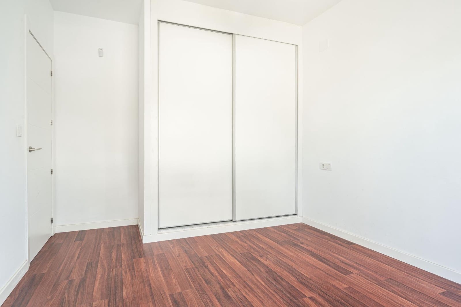 4 soveværelse Semi-Rækkehus til salg i San Antonio de Benageber med swimmingpool garage - € 460.000 (Ref: 9385477)