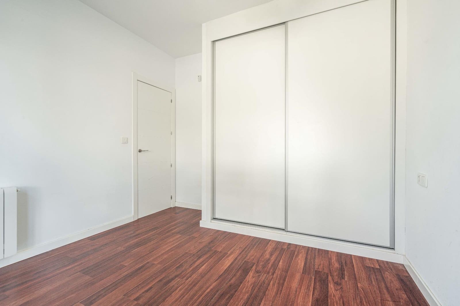 4 soveværelse Semi-Rækkehus til salg i San Antonio de Benageber med swimmingpool garage - € 460.000 (Ref: 9385477)