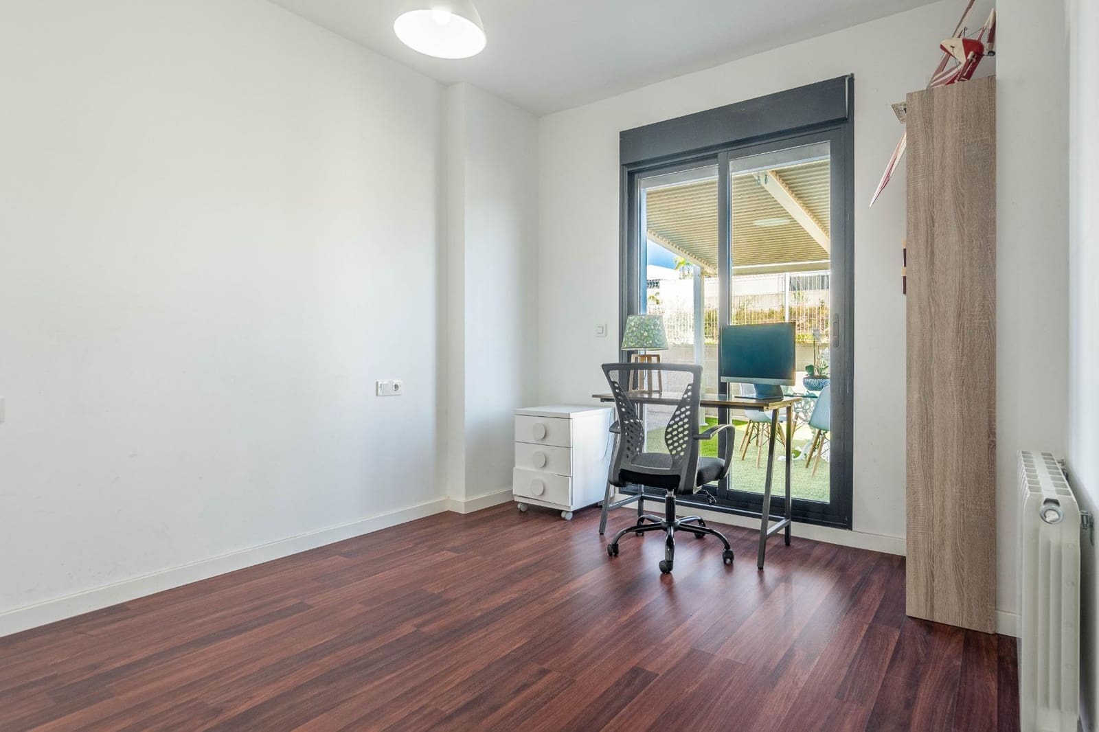 4 soveværelse Semi-Rækkehus til salg i San Antonio de Benageber med swimmingpool garage - € 460.000 (Ref: 9385477)