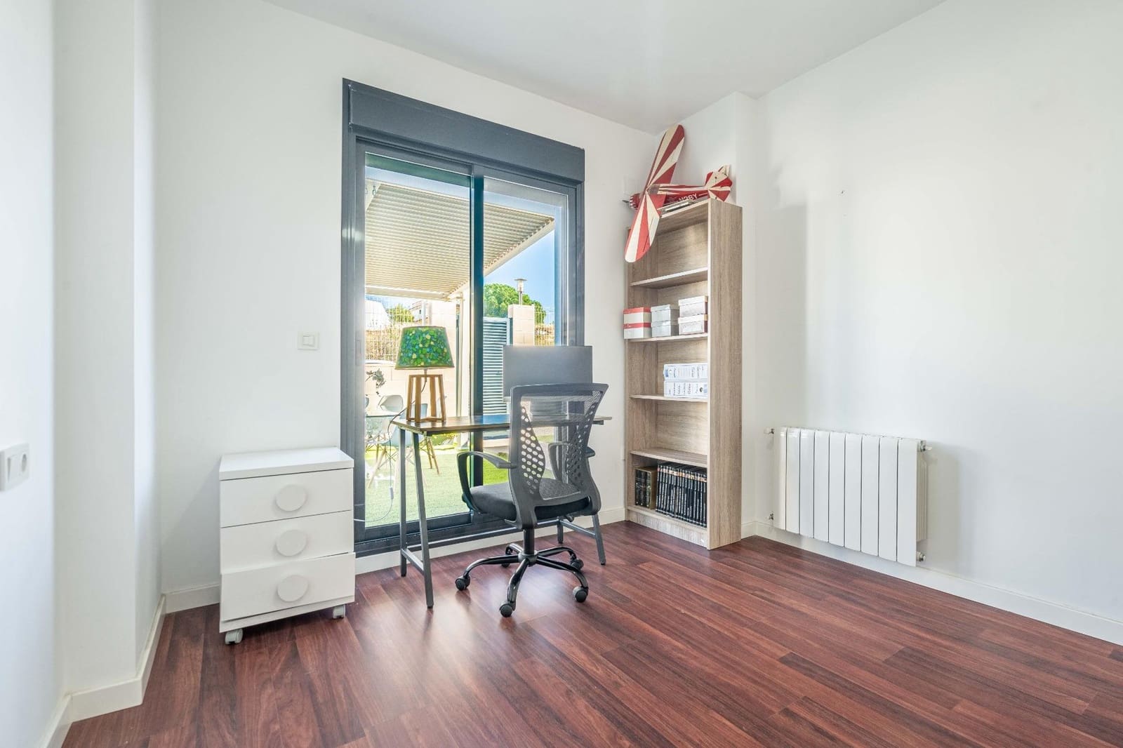 4 soveværelse Semi-Rækkehus til salg i San Antonio de Benageber med swimmingpool garage - € 460.000 (Ref: 9385477)