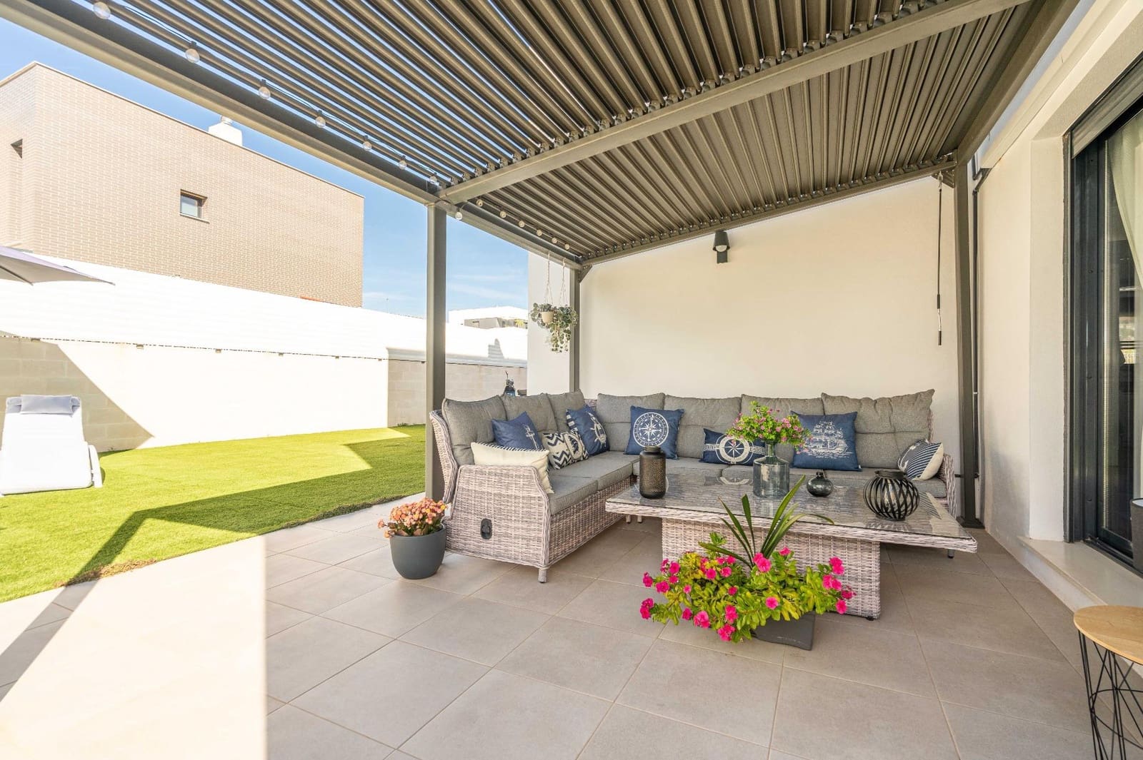 4 soveværelse Semi-Rækkehus til salg i San Antonio de Benageber med swimmingpool garage - € 460.000 (Ref: 9385477)