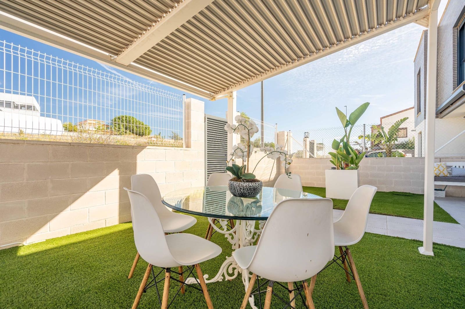 4 soveværelse Semi-Rækkehus til salg i San Antonio de Benageber med swimmingpool garage - € 460.000 (Ref: 9385477)