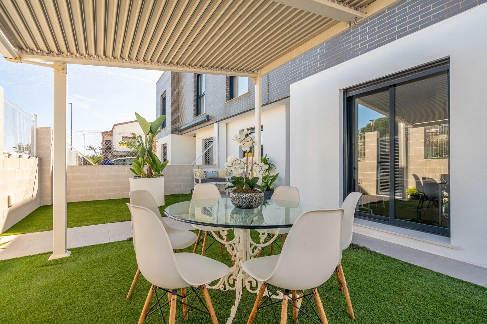 4 soveværelse Semi-Rækkehus til salg i San Antonio de Benageber med swimmingpool garage - € 460.000 (Ref: 9385477)