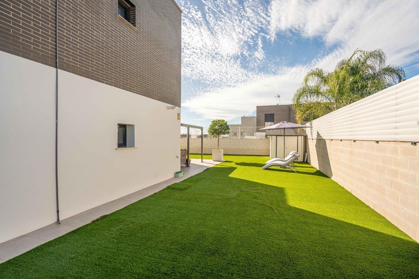 4 soveværelse Semi-Rækkehus til salg i San Antonio de Benageber med swimmingpool garage - € 460.000 (Ref: 9385477)