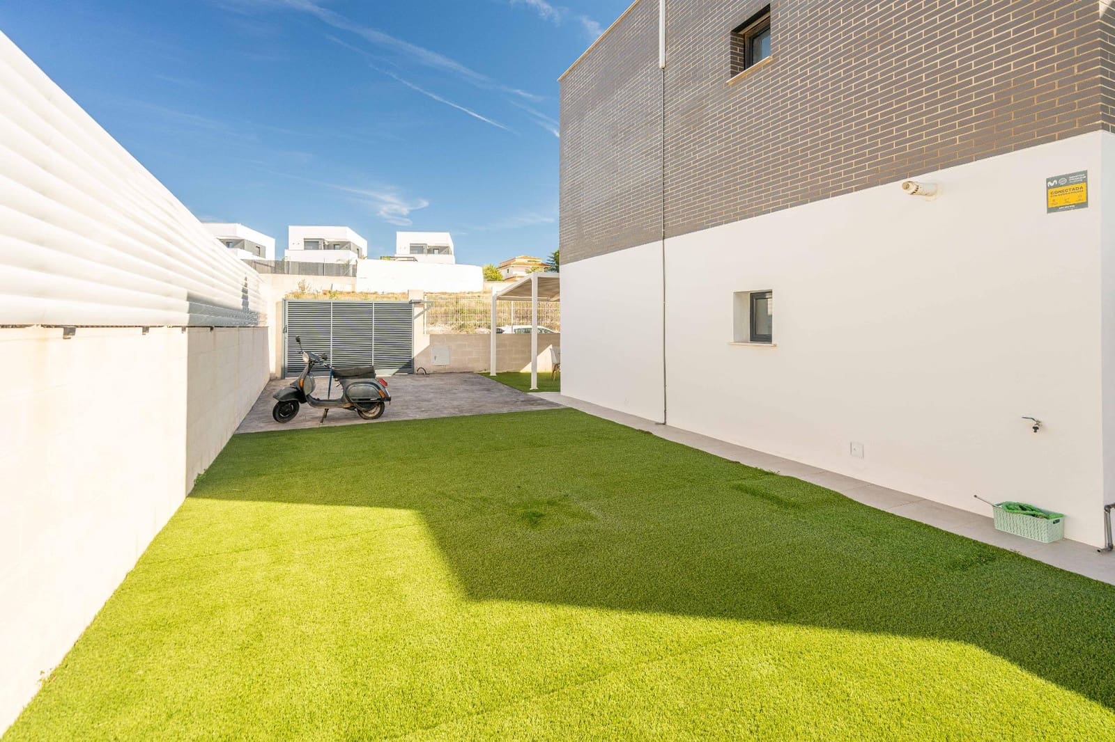 4 soveværelse Semi-Rækkehus til salg i San Antonio de Benageber med swimmingpool garage - € 460.000 (Ref: 9385477)