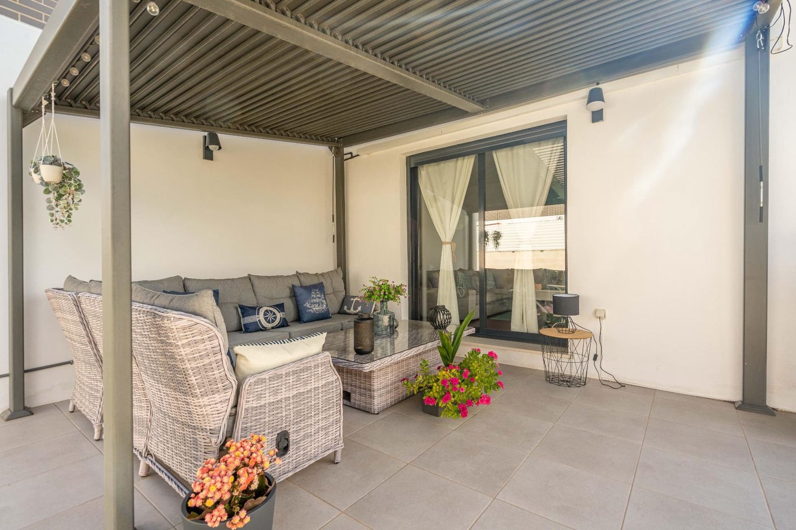 4 soveværelse Semi-Rækkehus til salg i San Antonio de Benageber med swimmingpool garage - € 460.000 (Ref: 9385477)