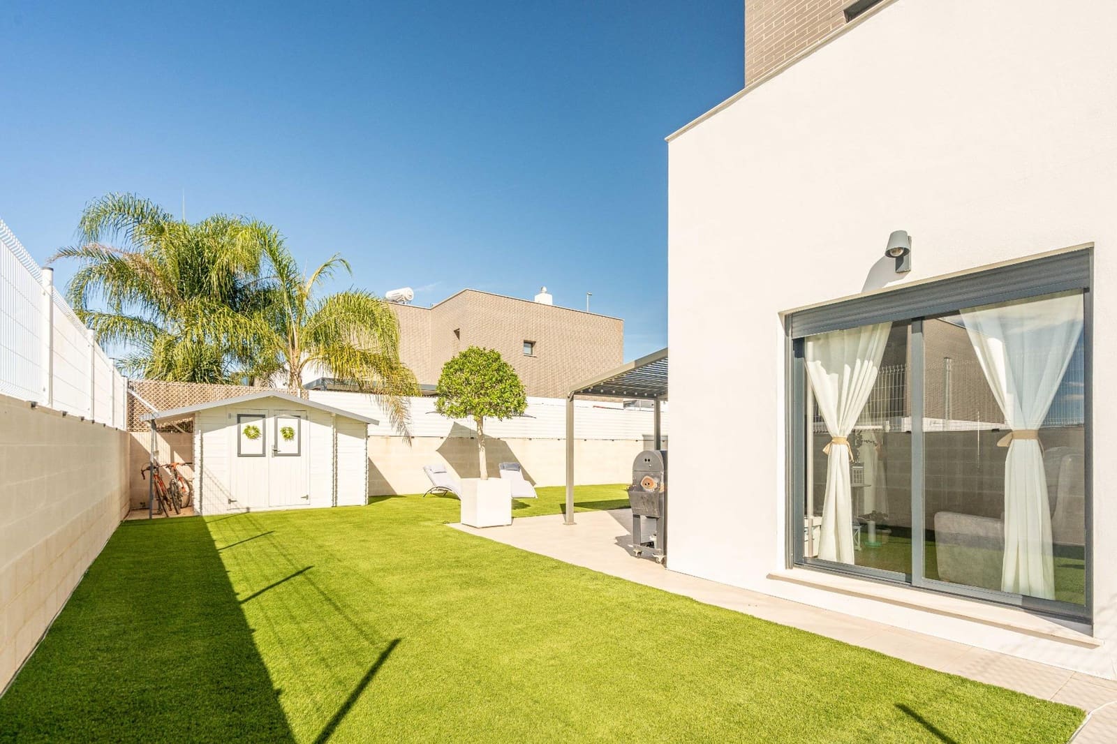 4 soveværelse Semi-Rækkehus til salg i San Antonio de Benageber med swimmingpool garage - € 460.000 (Ref: 9385477)