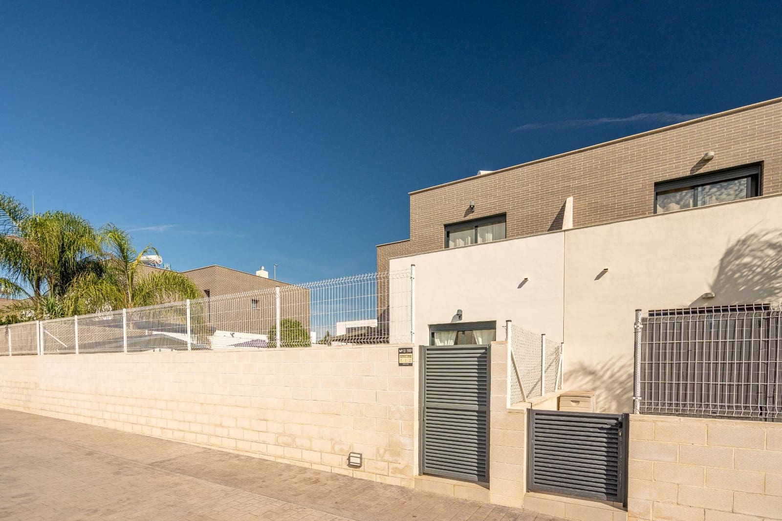 4 soveværelse Semi-Rækkehus til salg i San Antonio de Benageber med swimmingpool garage - € 460.000 (Ref: 9385477)