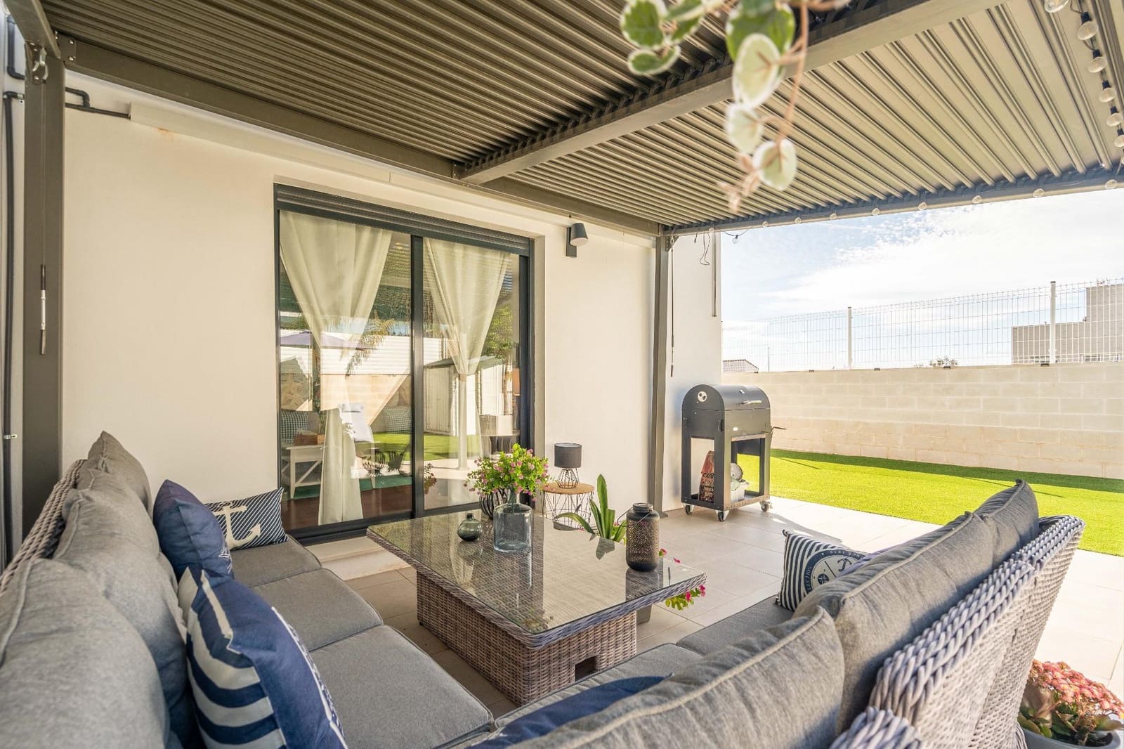 4 soveværelse Semi-Rækkehus til salg i San Antonio de Benageber med swimmingpool garage - € 460.000 (Ref: 9385477)