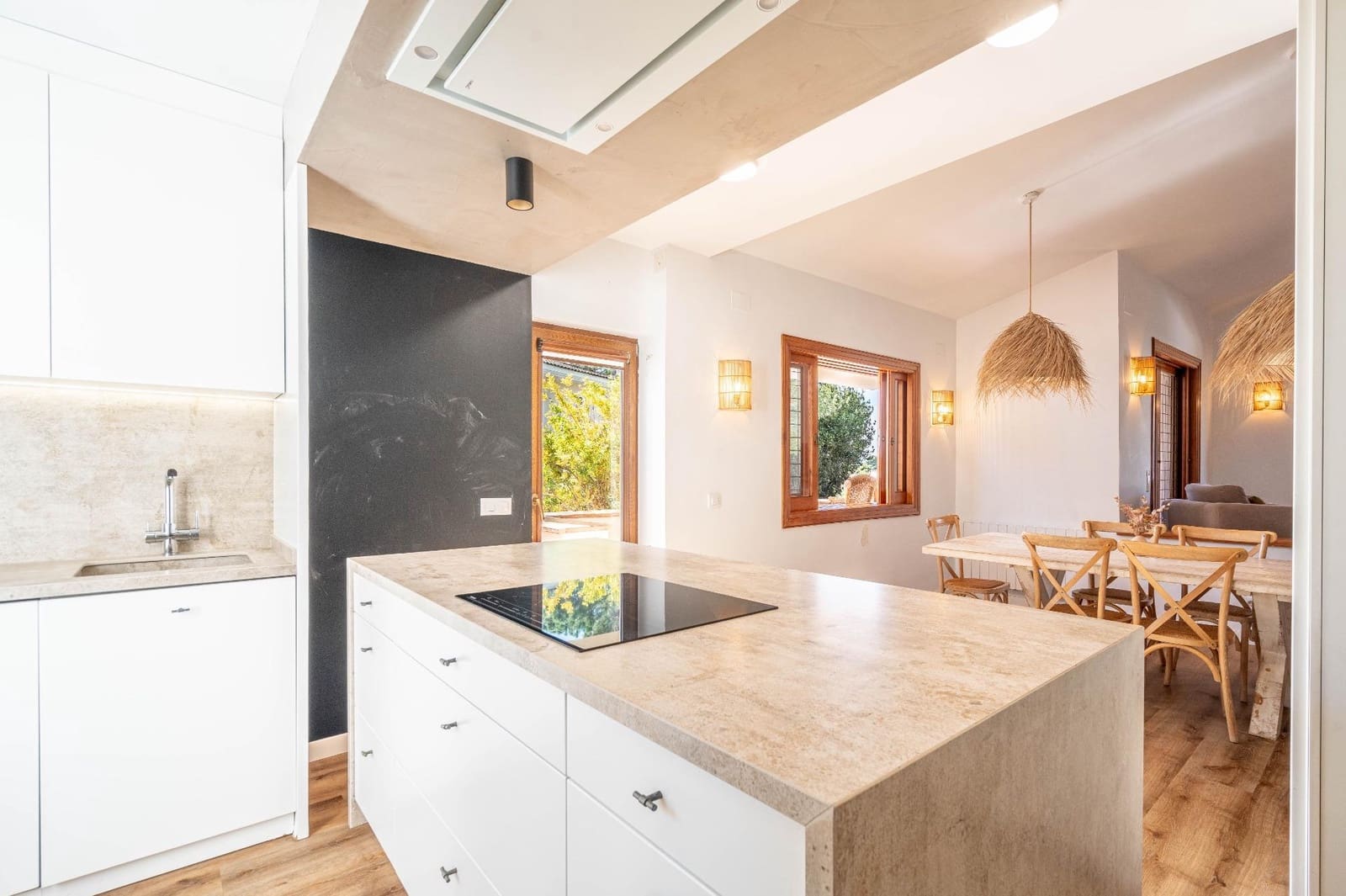 4 bedroom Villa for sale in La Canada with pool garage - € 1,060,000 (Ref: 9388089)