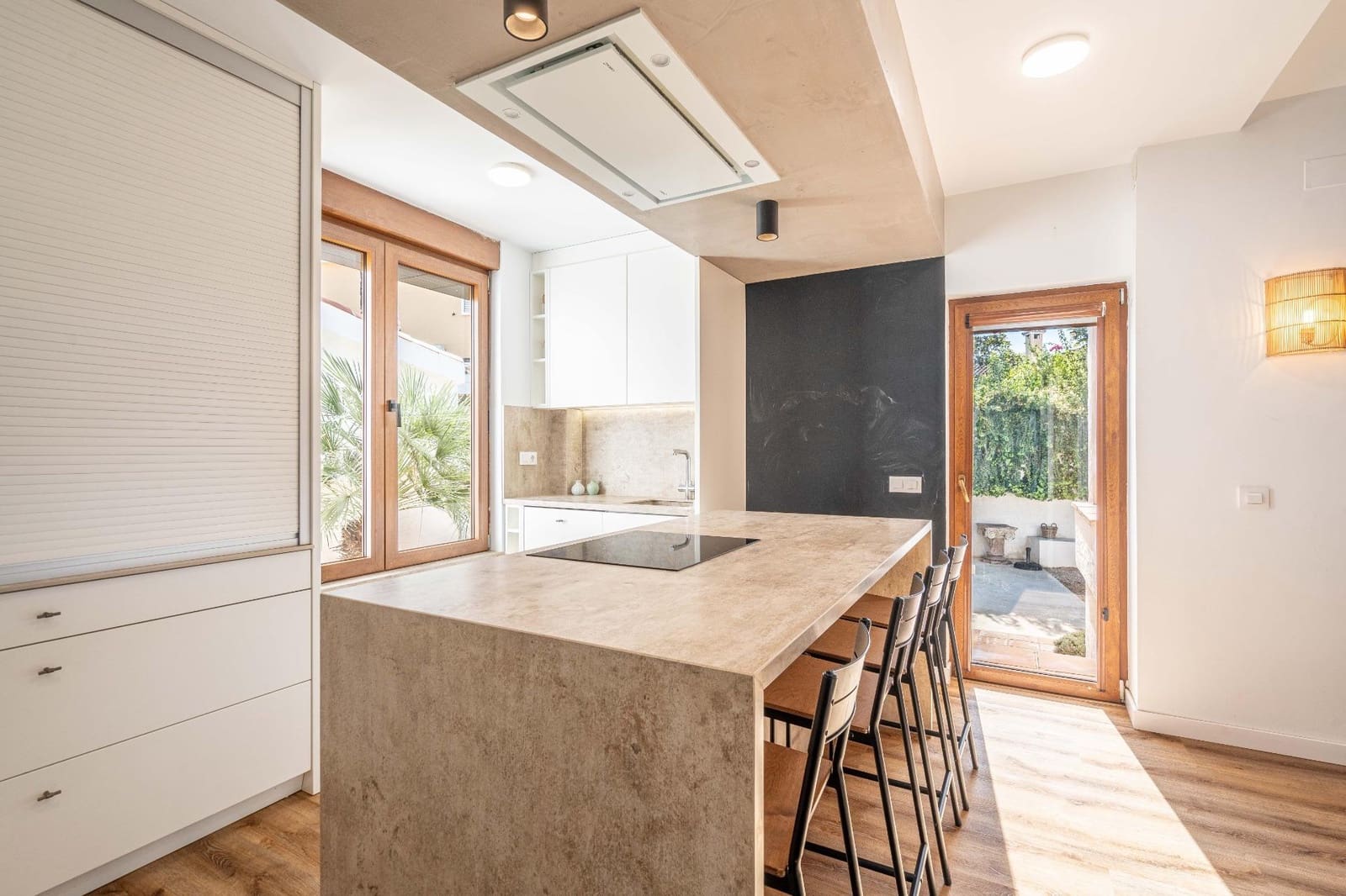 4 bedroom Villa for sale in La Canada with pool garage - € 1,060,000 (Ref: 9388089)