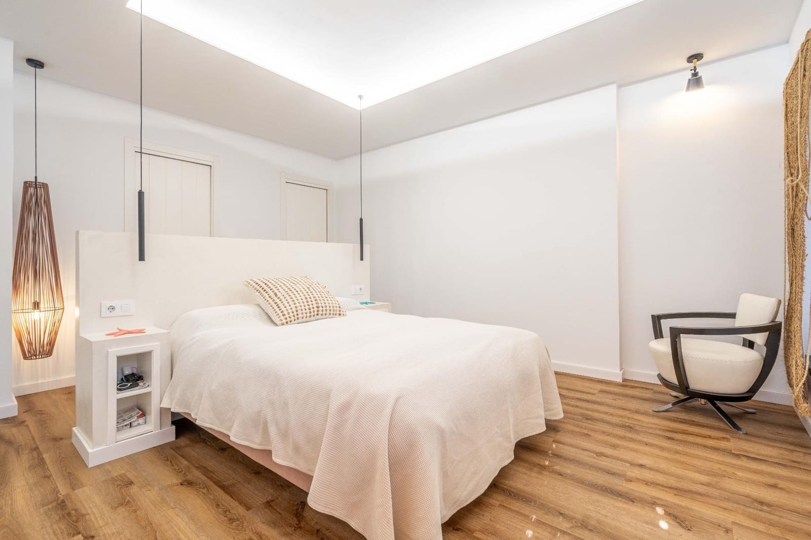 4 bedroom Villa for sale in La Canada with pool garage - € 1,060,000 (Ref: 9388089)