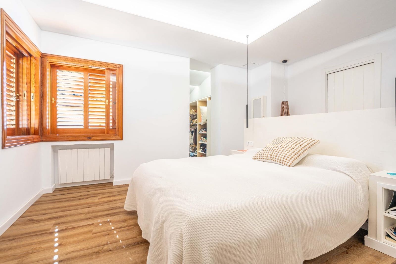 4 bedroom Villa for sale in La Canada with pool garage - € 1,060,000 (Ref: 9388089)