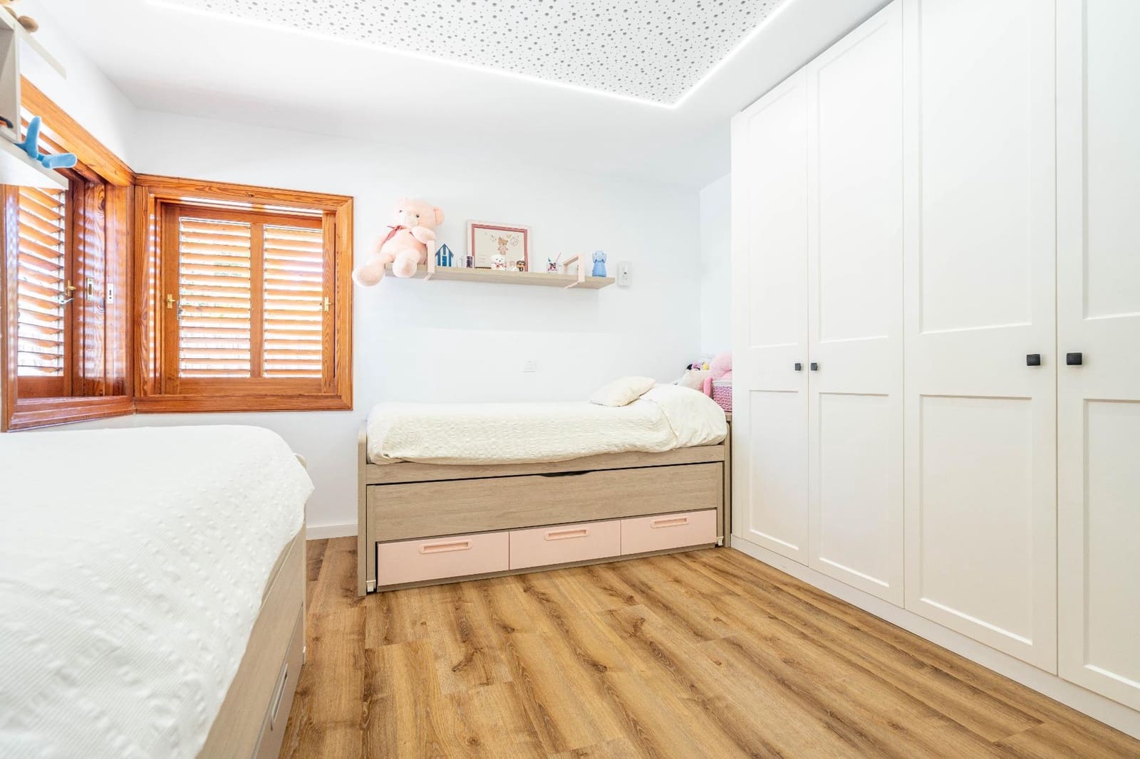 4 bedroom Villa for sale in La Canada with pool garage - € 1,060,000 (Ref: 9388089)