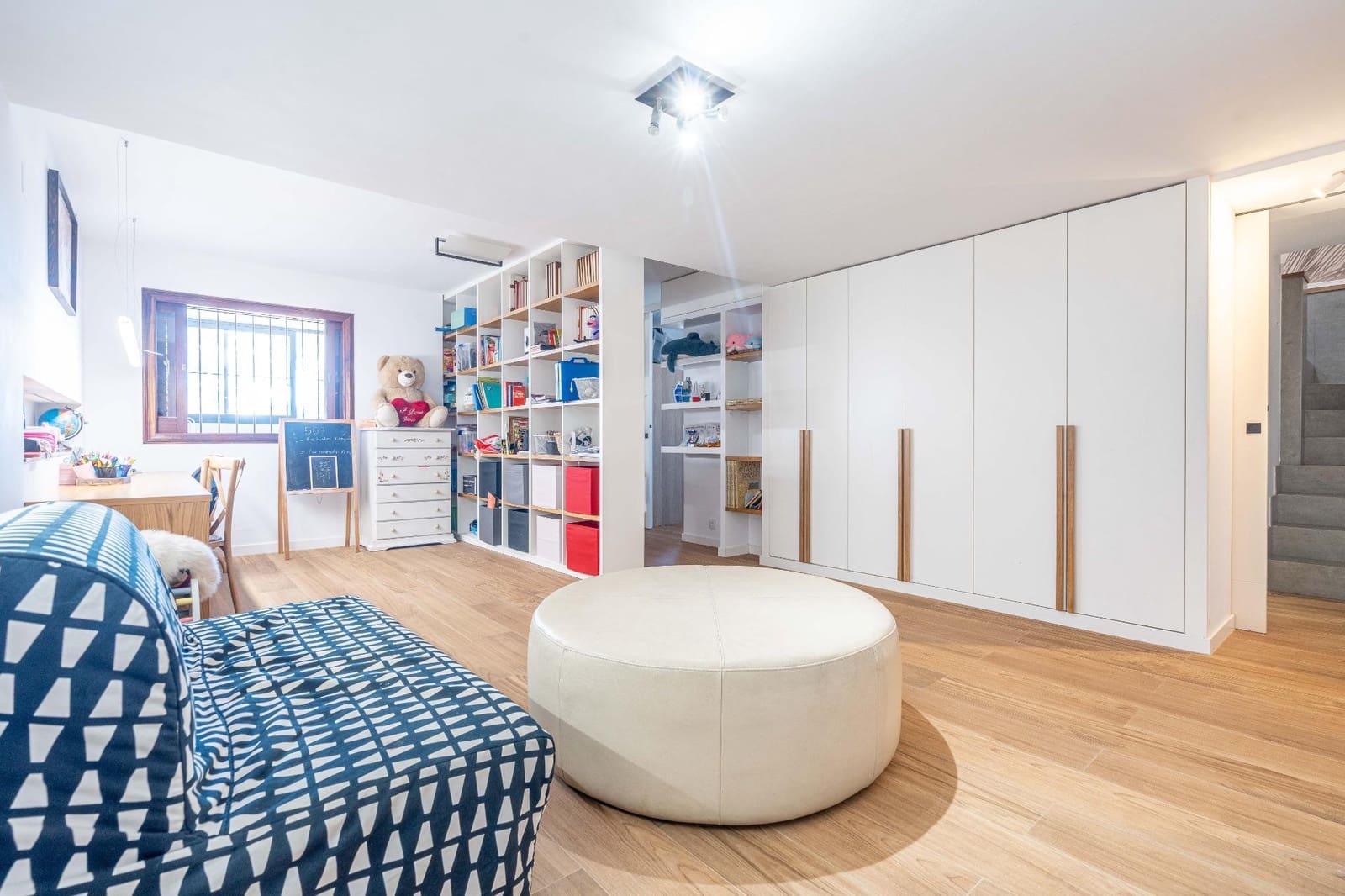 4 bedroom Villa for sale in La Canada with pool garage - € 1,060,000 (Ref: 9388089)