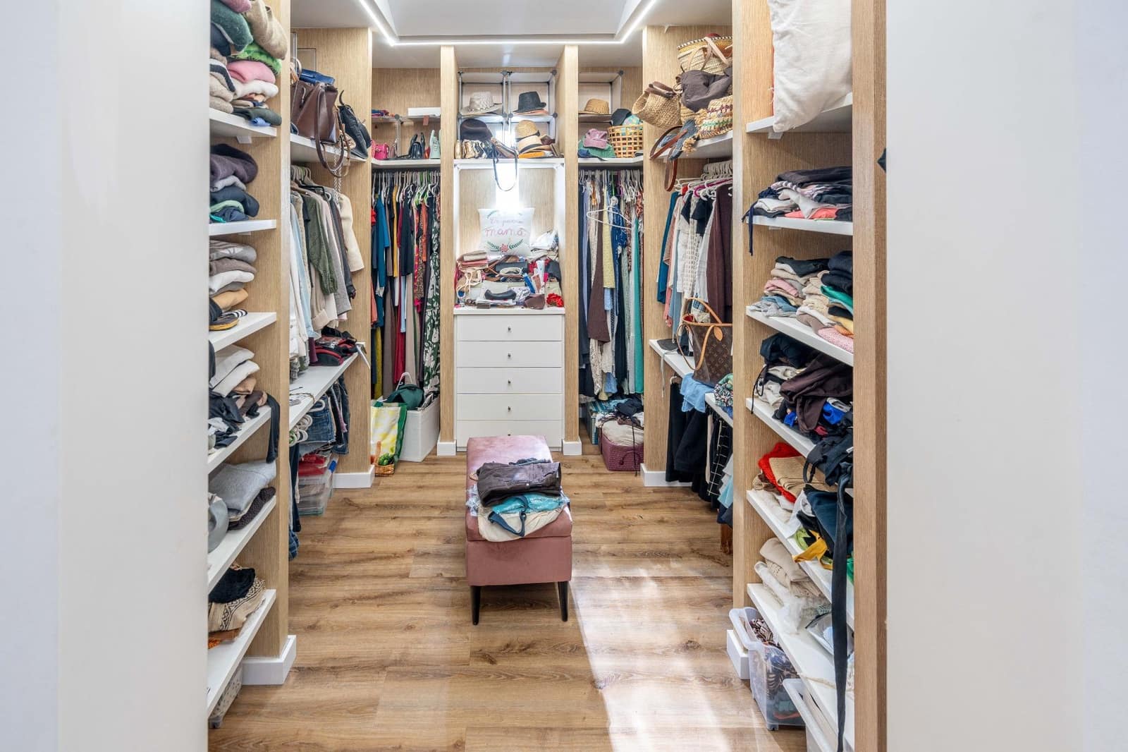 4 bedroom Villa for sale in La Canada with pool garage - € 1,060,000 (Ref: 9388089)